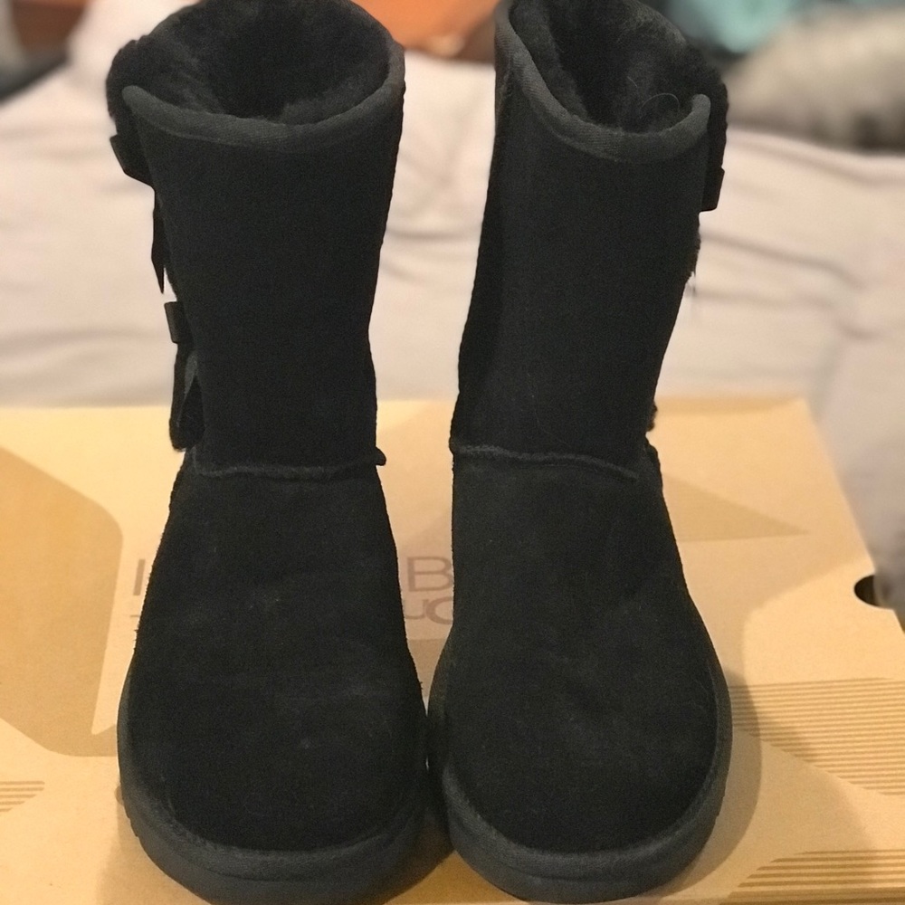 💯 Percent Authentic Koolaburra Uggs size 9